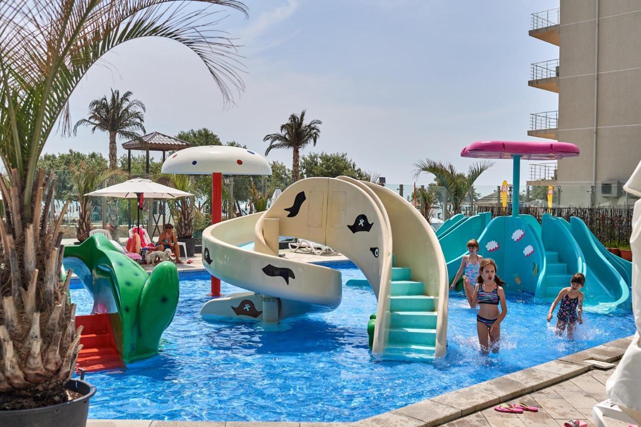 Hugo Beach Pool & Spa Mamaia Nord Navodari
